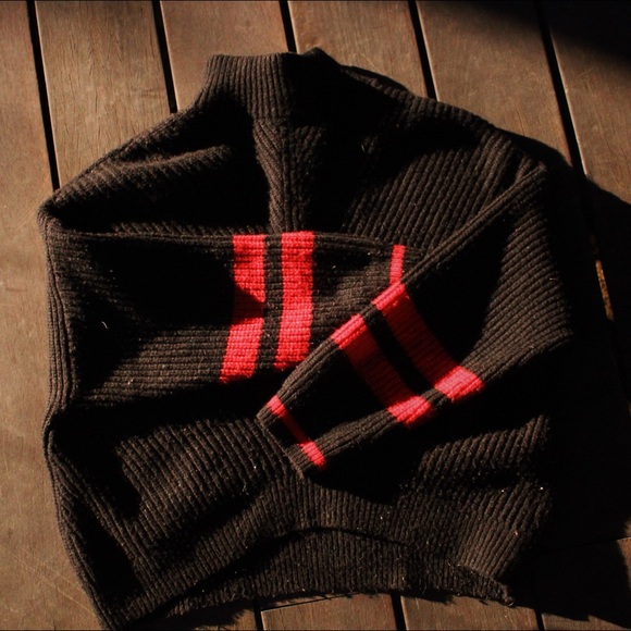 Express Sweater - Picture 4 of 5